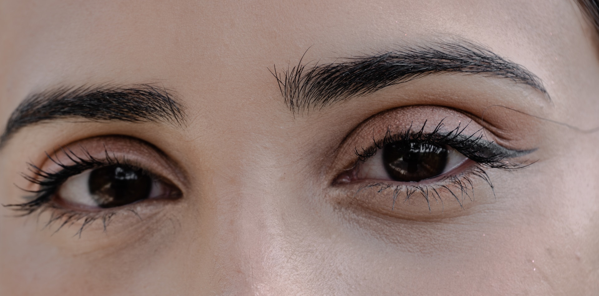 Ease Discomfort During Nano Brow Sessions